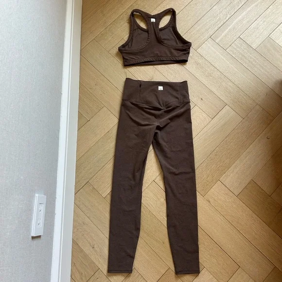 Vuori brown workout set - Picture 9 of 9